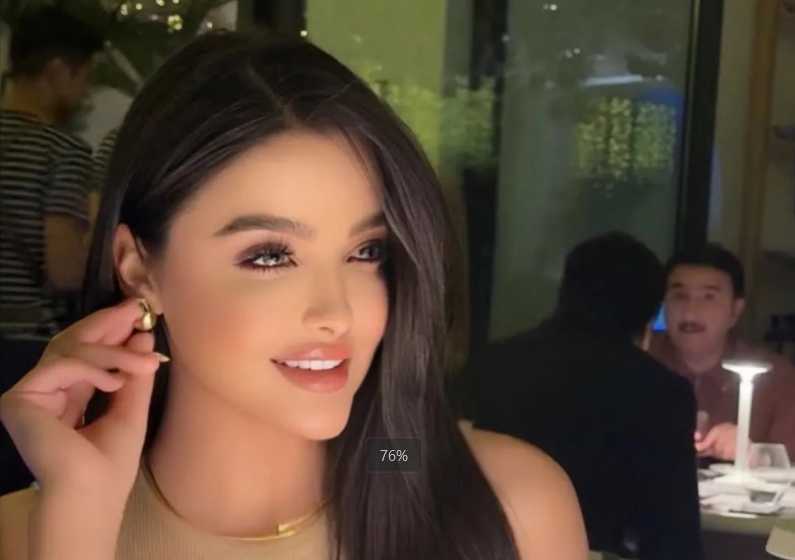 Library Labyrinth: Amateur Model Amongst Shelves of Knowledge 164