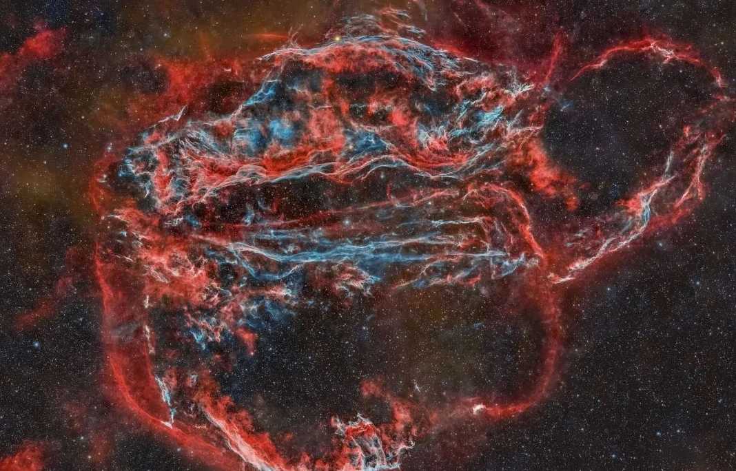 The Veil Nebula: Cosmic Relic of a Supernova That Lit the Ancient Sky